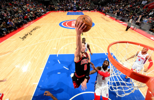 江苏队横扫上海队，拉文关键制胜