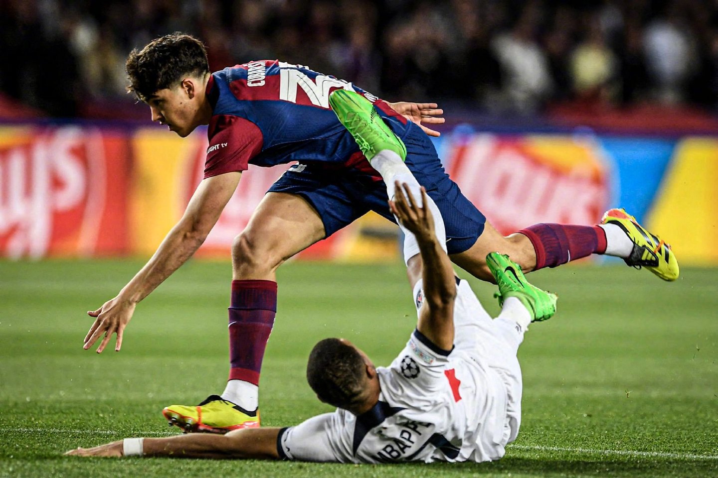 巴萨碾压巴黎，哈兰德状态火热