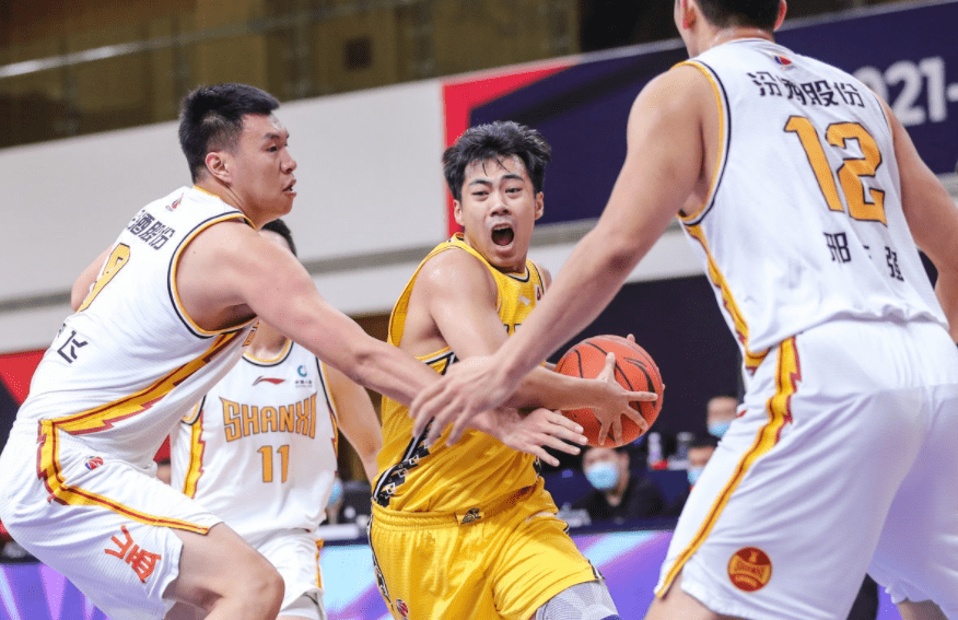 新疆队横扫步行者，武切维奇高光表现