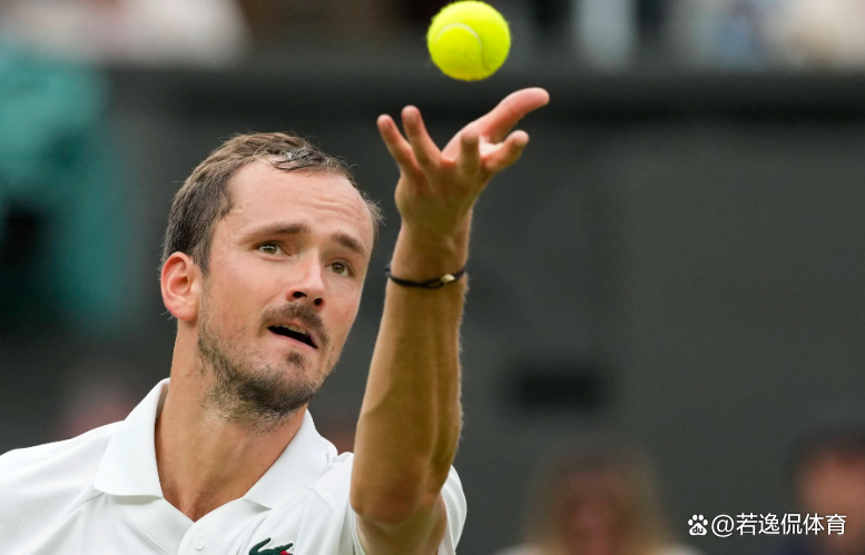 ATP总决赛险胜澳网，梅德韦杰夫统治全场