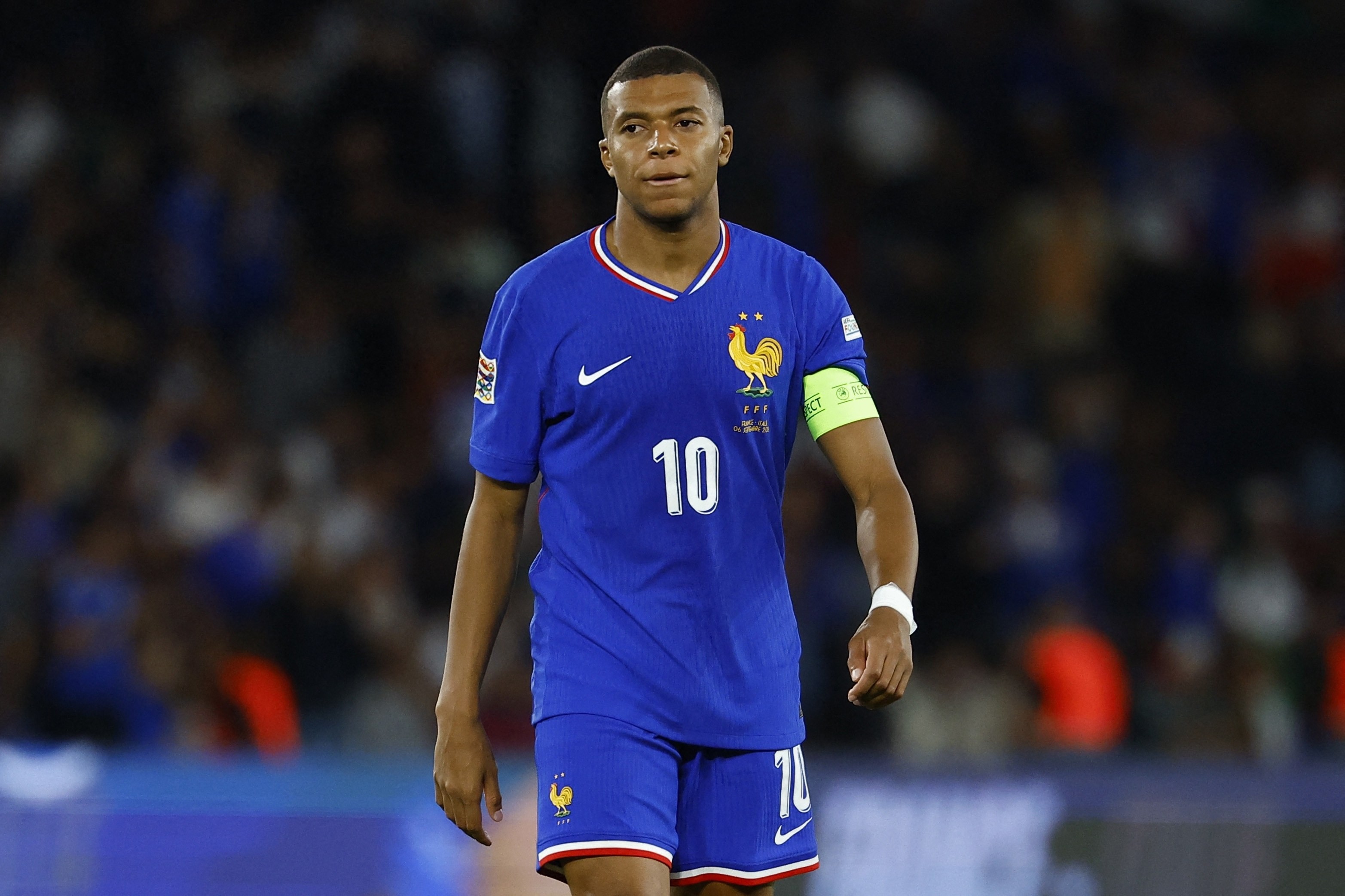 法国队碾压英格兰队,梁靖崑带队取胜 法国队碾压英格兰队,梁靖崑带队取胜