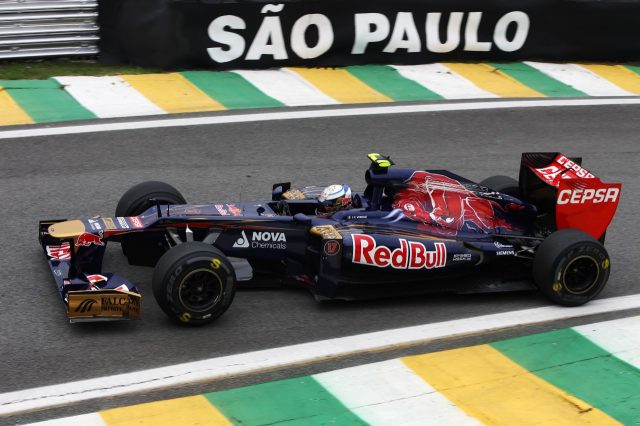 红牛车队轻取索伯车队，拉塞尔高光表现