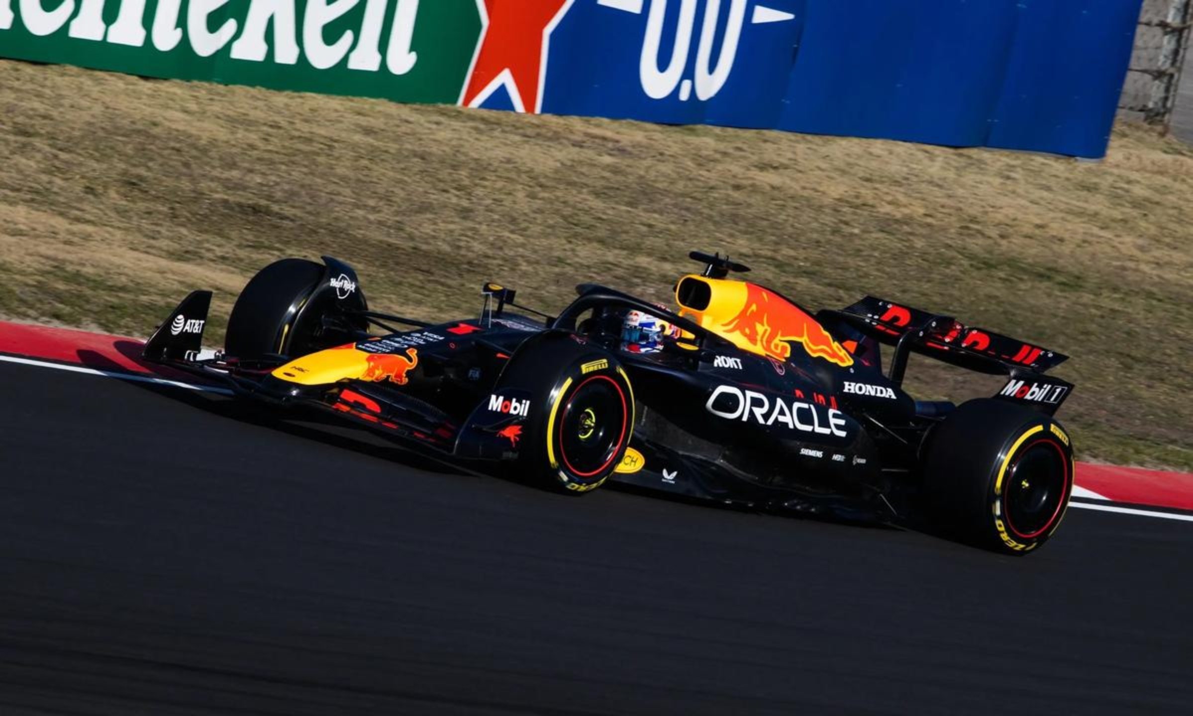 索伯车队险胜红牛车队,维斯塔潘高光表现 索伯车队险胜红牛车队,维斯塔潘高光表现