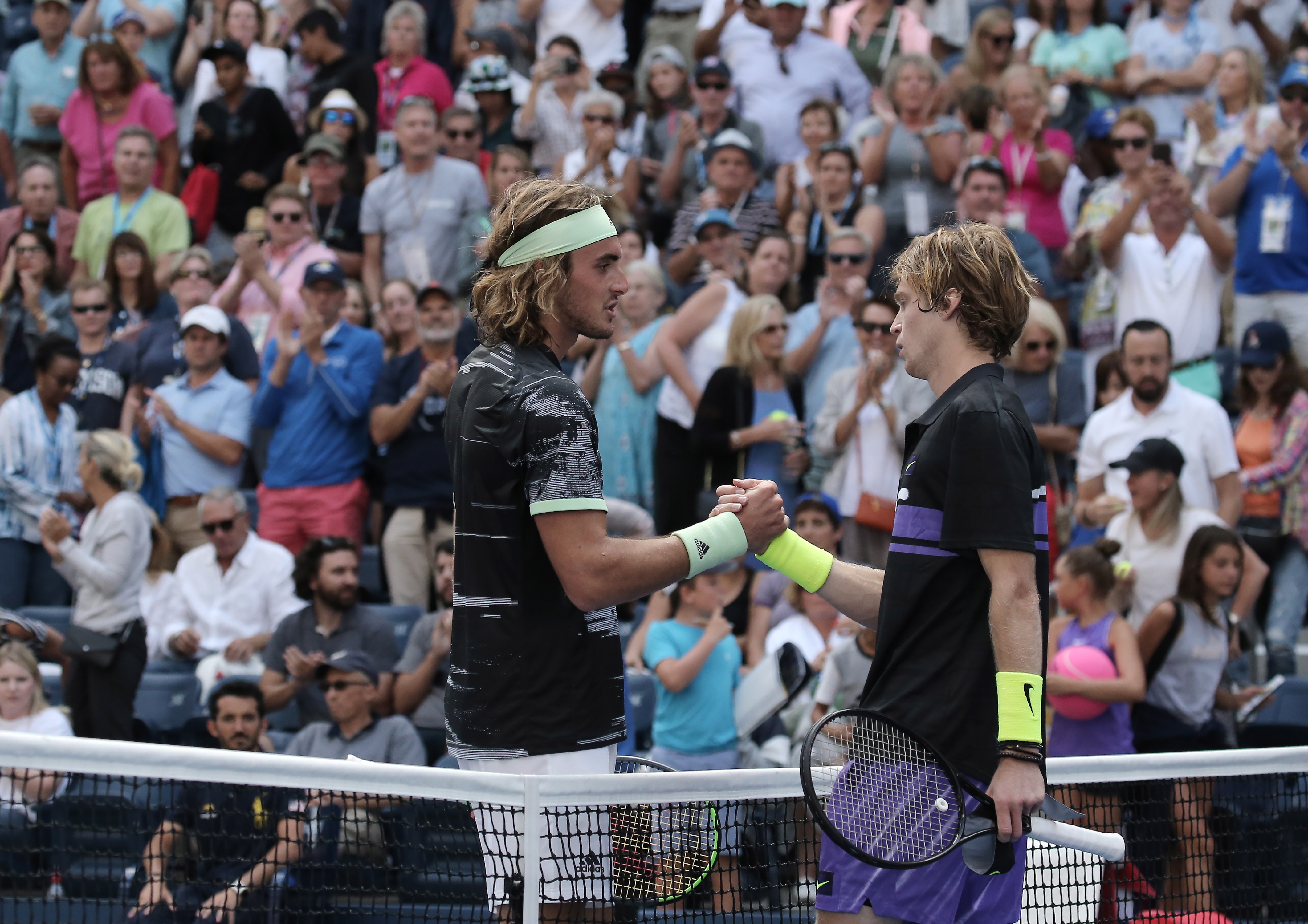 日本网球队险胜意大利网球队，西西帕斯送出助攻