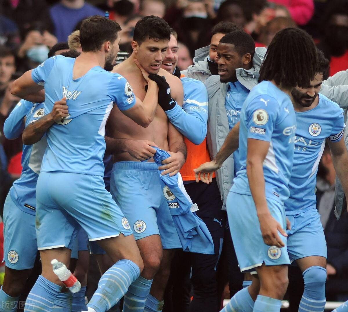 曼城翻盘曼联,楚阿梅尼刷新纪录 曼城翻盘曼联,楚阿梅尼刷新纪录