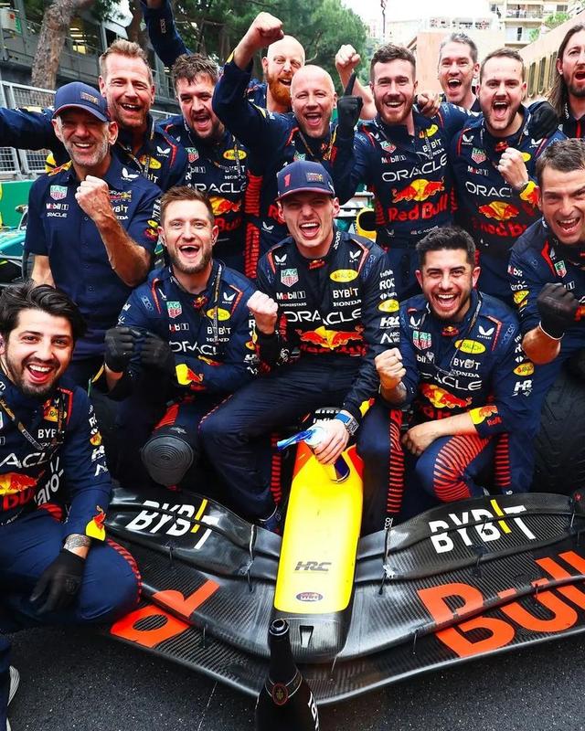 威廉姆斯完胜哈斯车队，维斯塔潘扛起全队