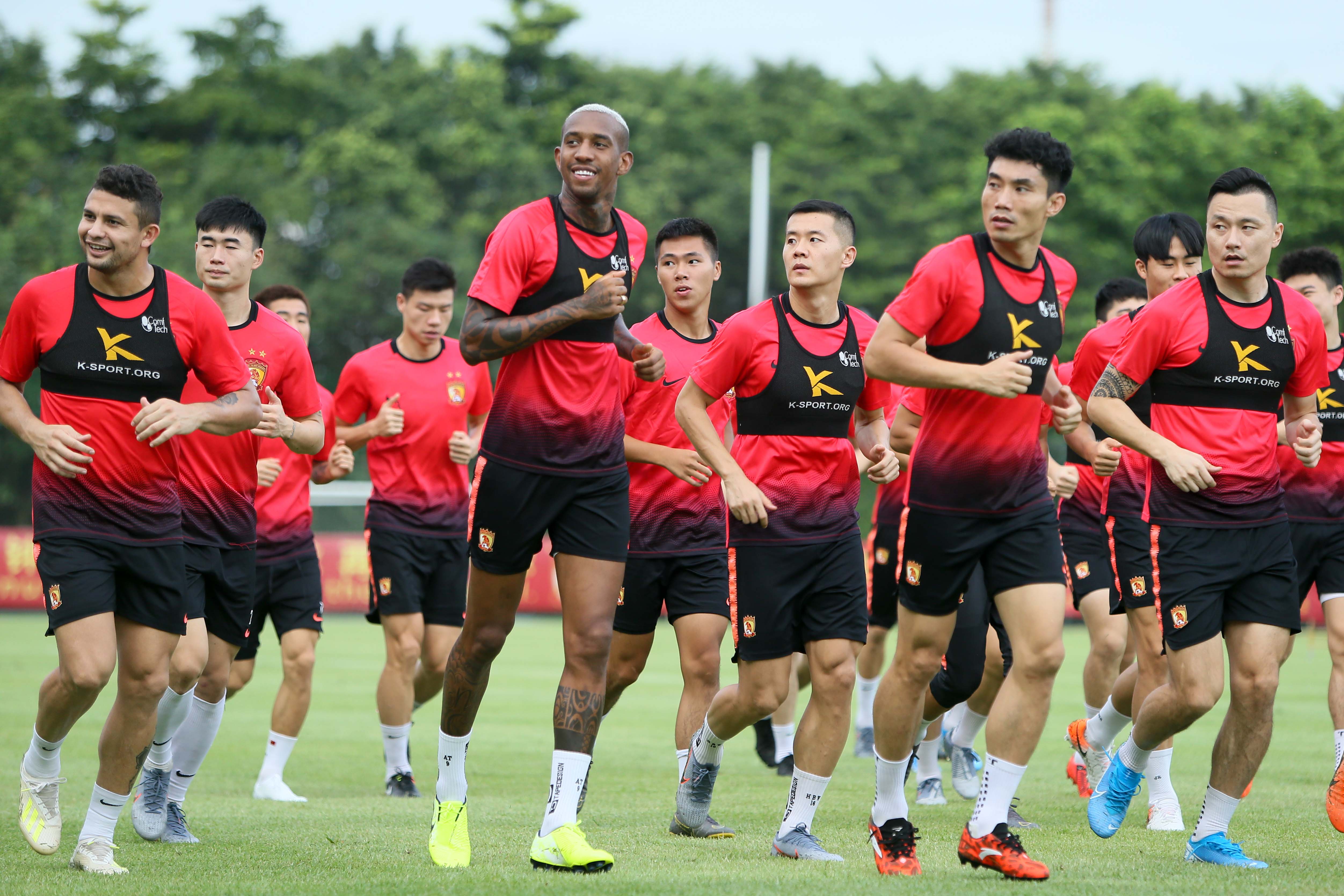 庞费索表现出色助球队赢得关键胜利 庞费索表现出色助球队赢得关键胜利