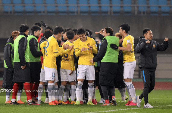 广州富力客场惊险战平江苏苏宁,保持不败 广州富力客场惊险战平江苏苏宁,保持不败