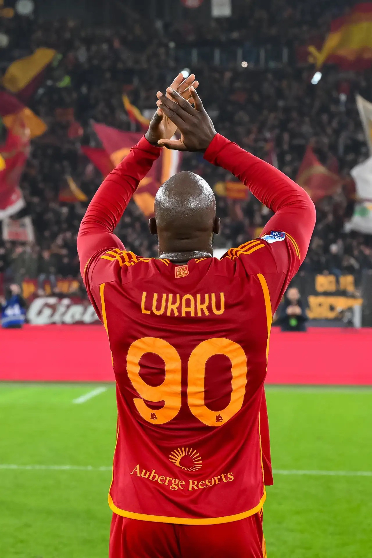 比利时球队集体庆功，目标晋级下一轮