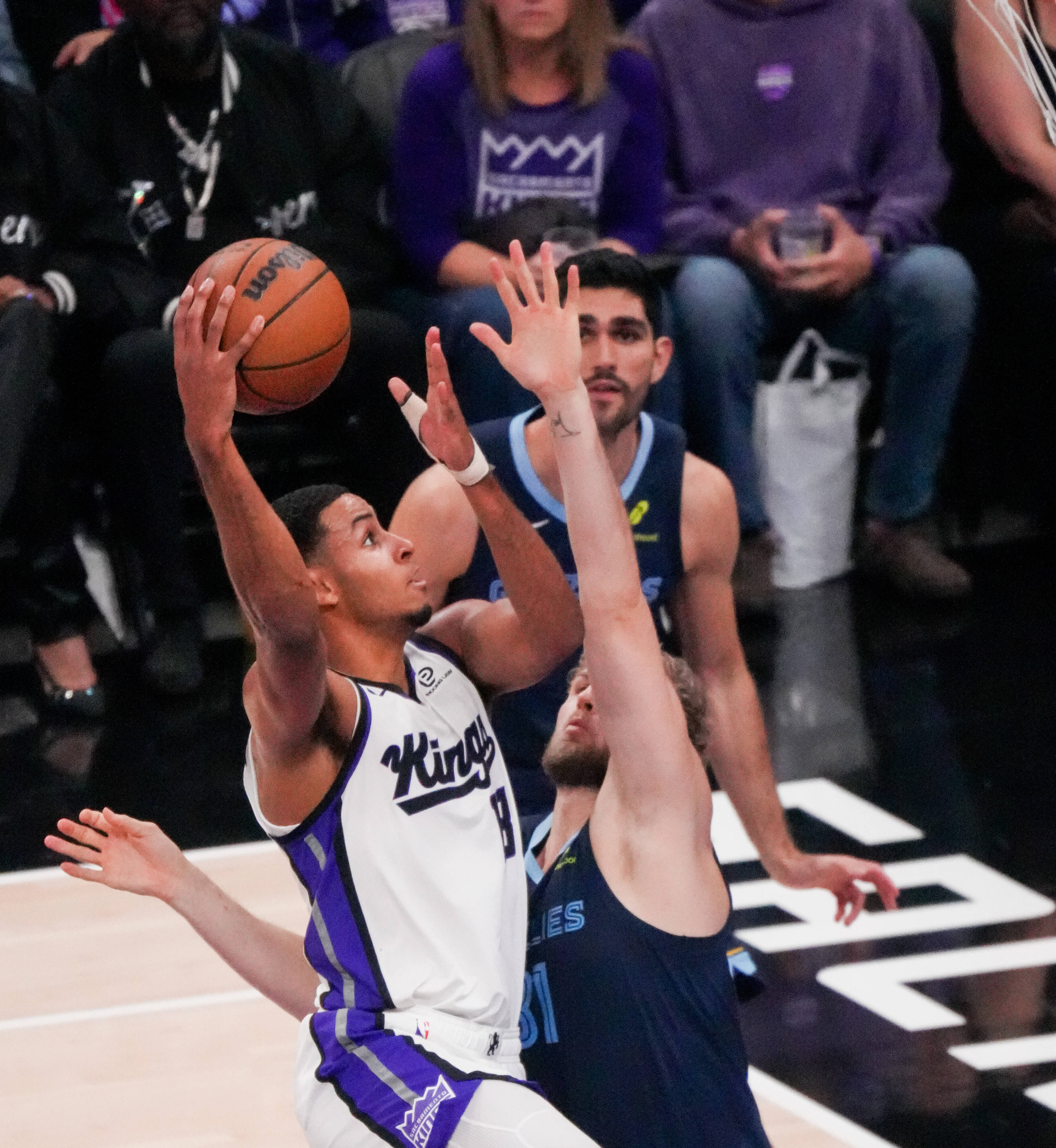 灰熊横扫法国男篮，杰伦·布朗关键制胜