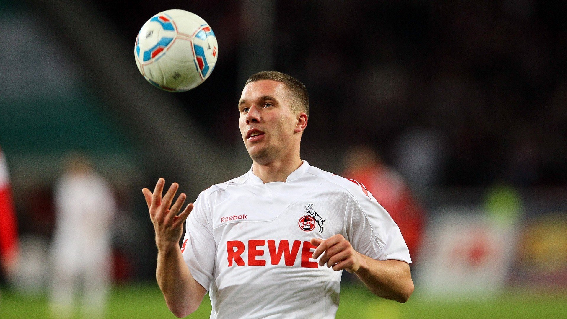 冷门与传奇，波兰险胜法国之夜，马龙刷新不朽纪录